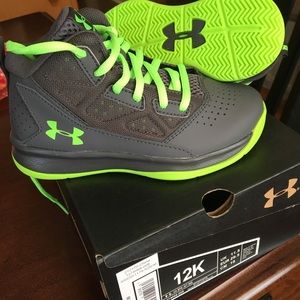 Kids basketball shoes